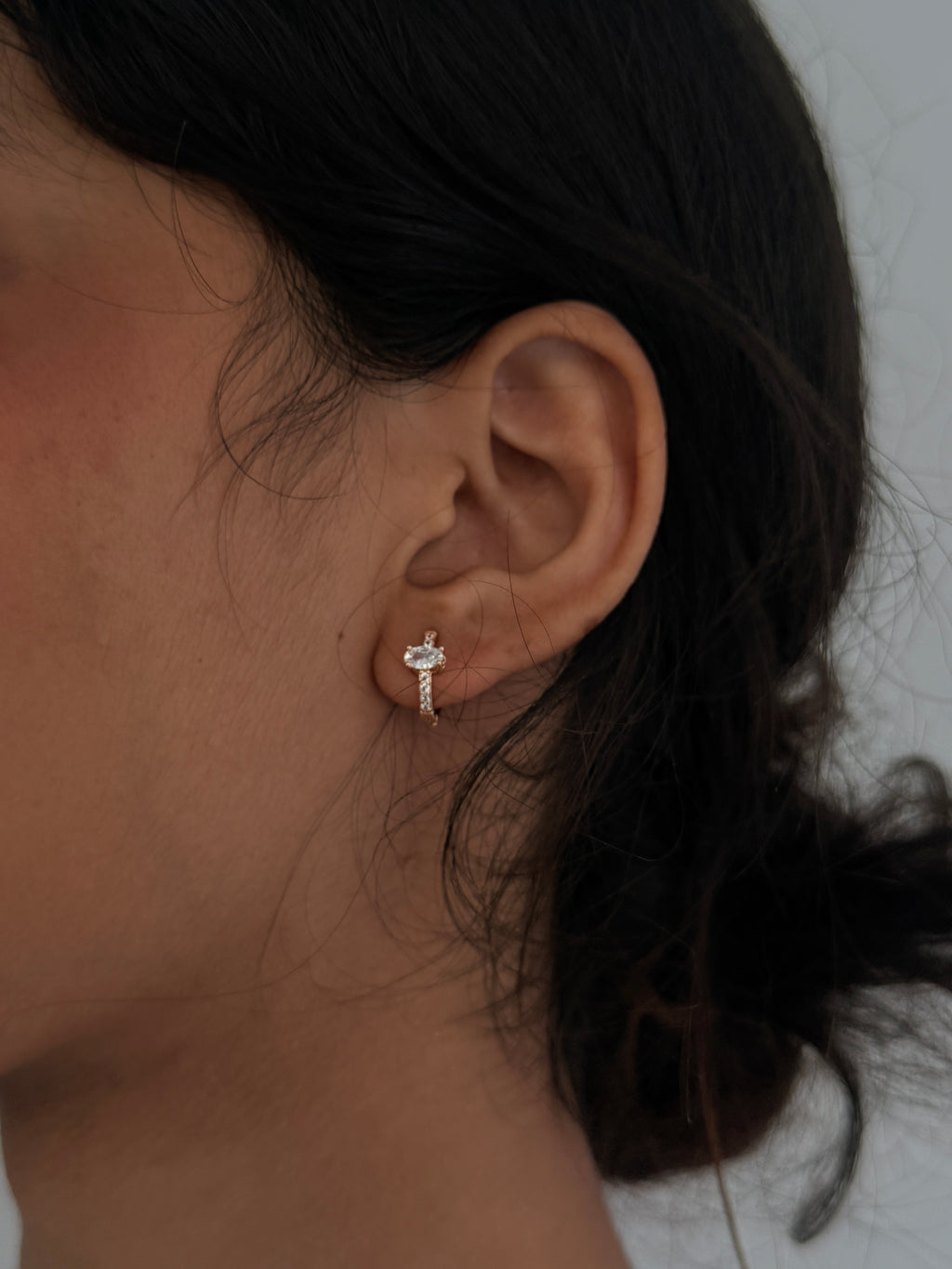 Solitaire Huggie Hoops