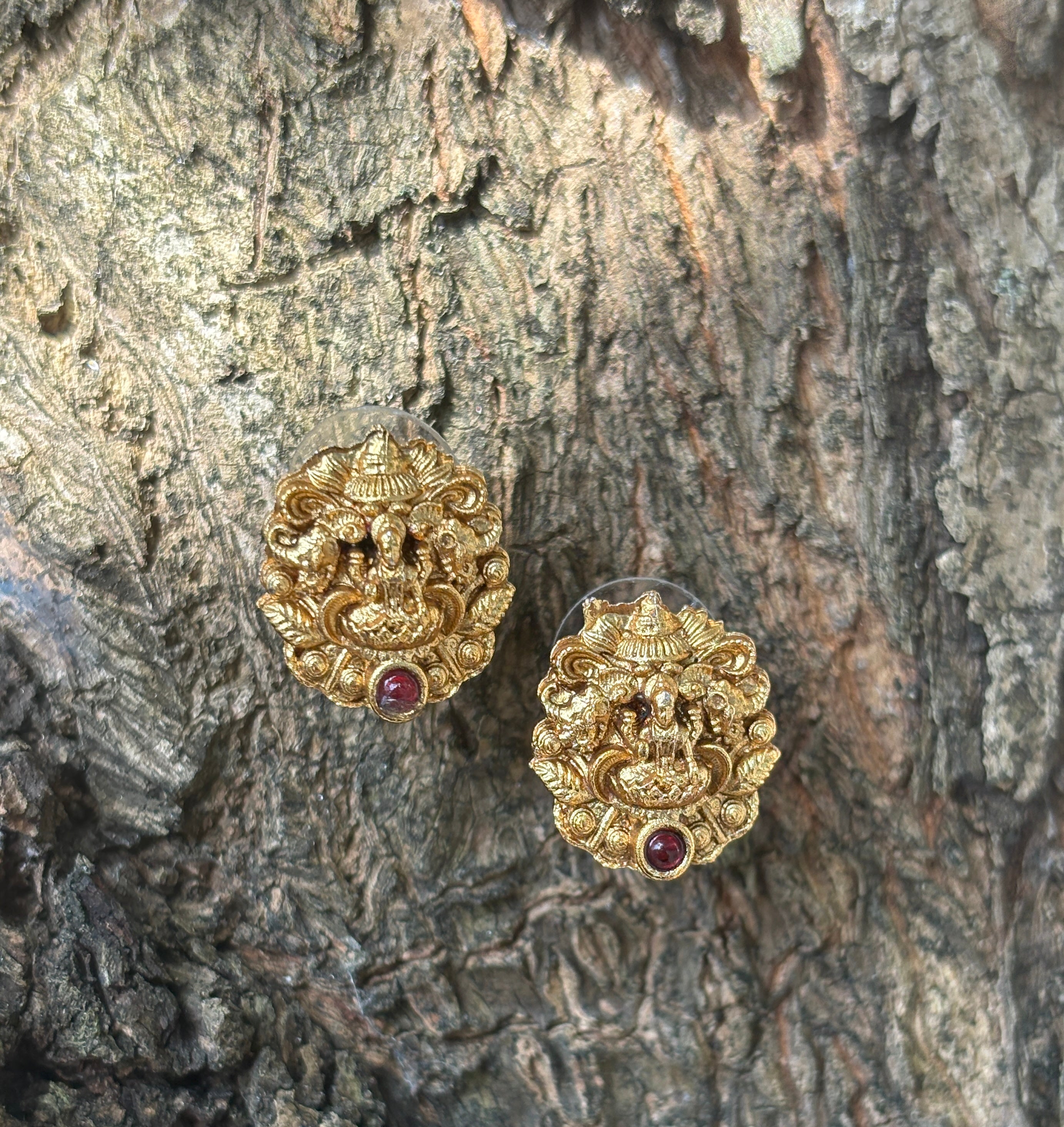 Divine Lakshmi Pearl Choker