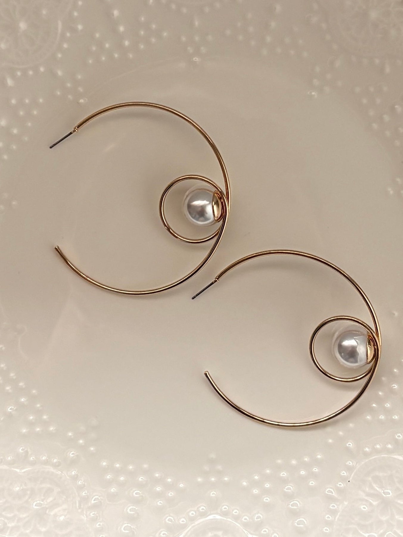 Elegant Spiral Pearl Hoop Earrings