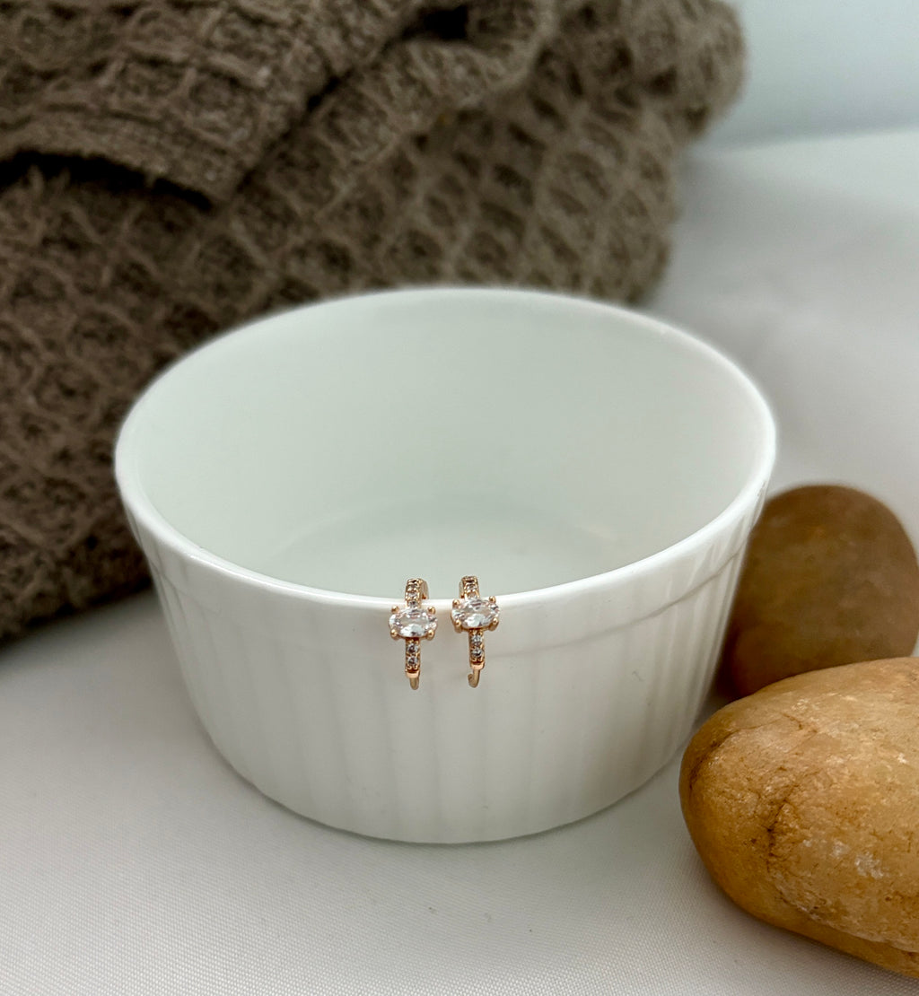 Solitaire Huggie Hoops