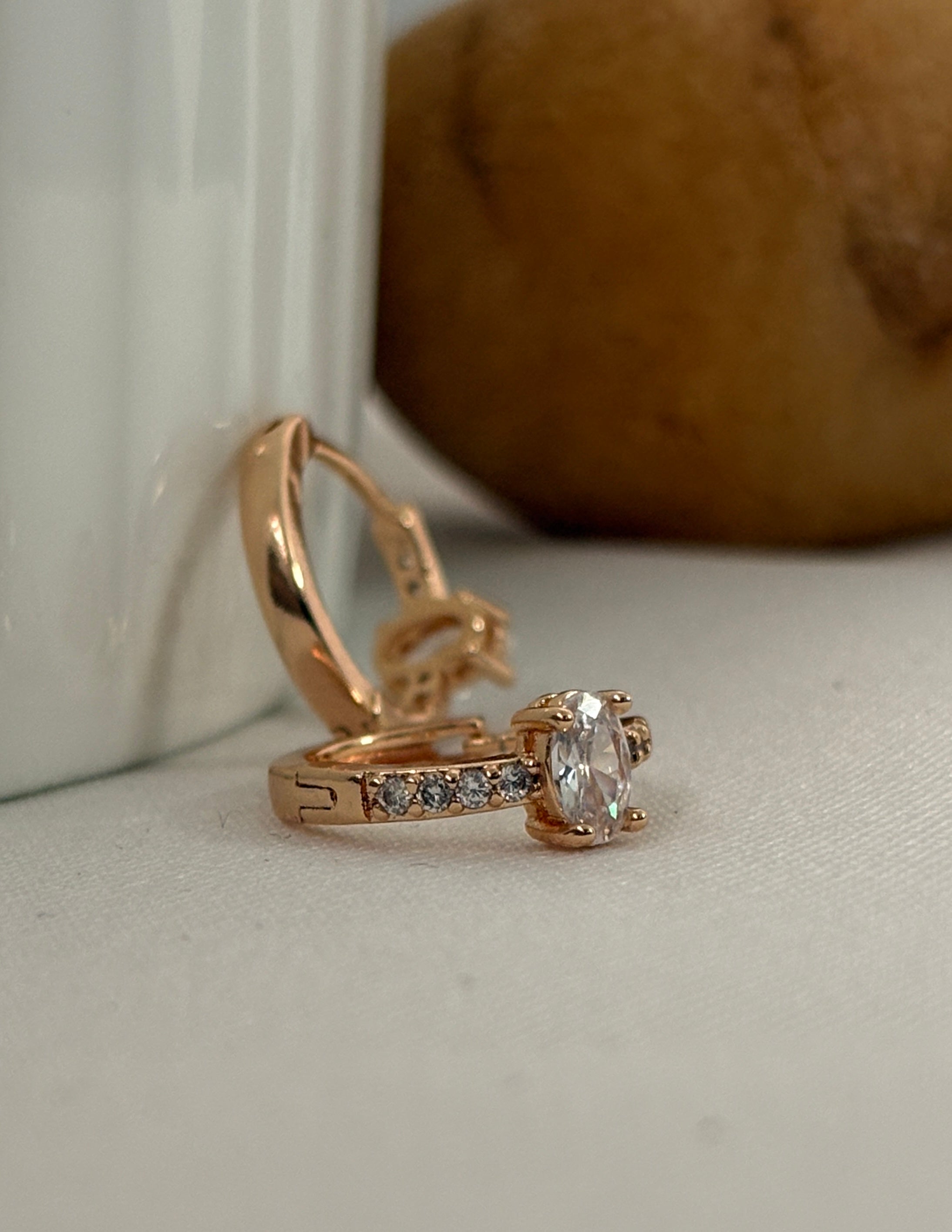 Solitaire Huggie Hoops