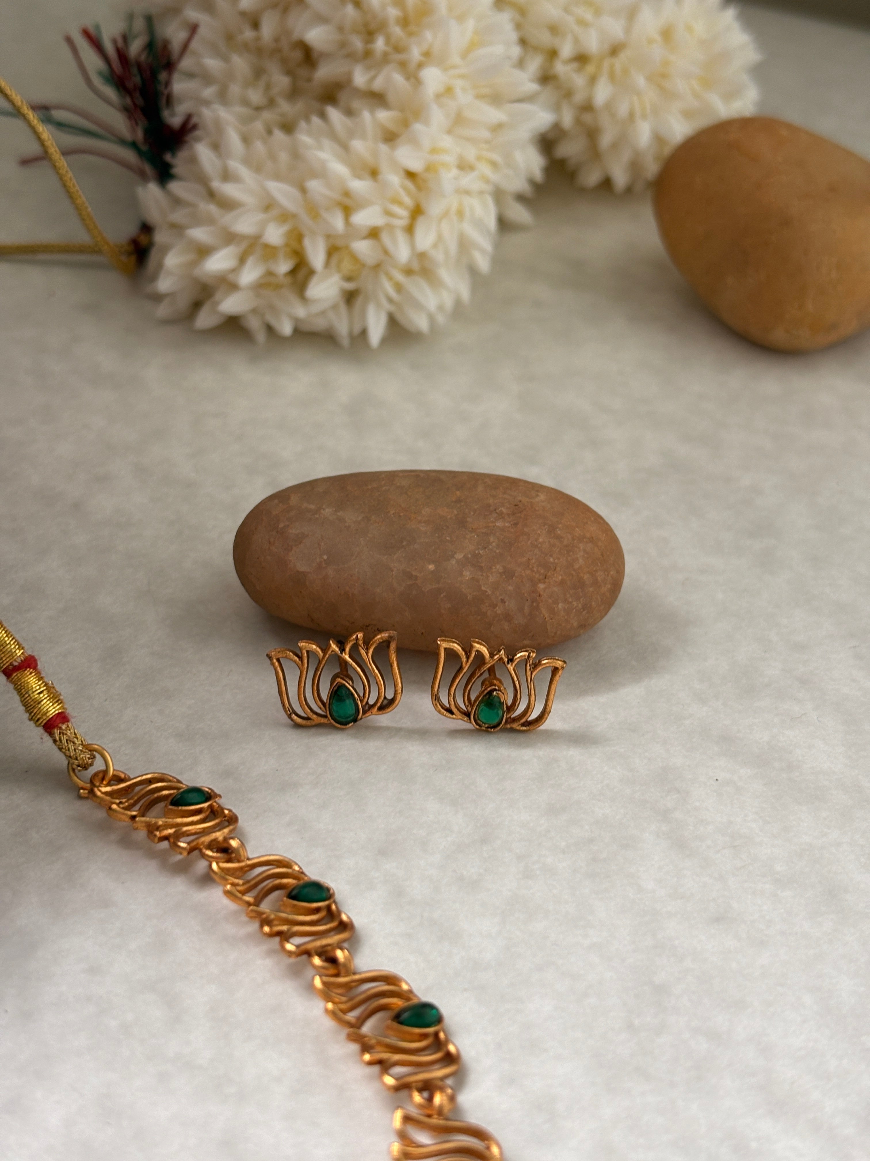 Emerald Lotus Necklace Set