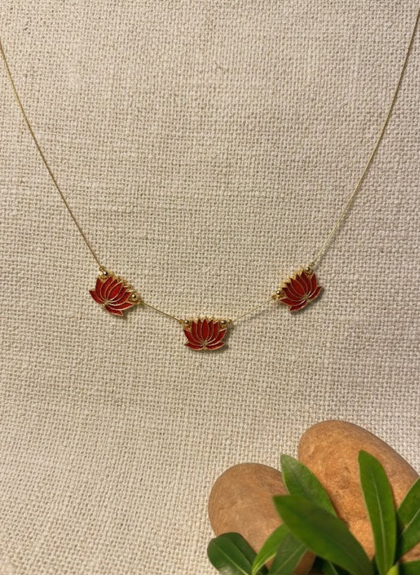 Lotus Trio Chain